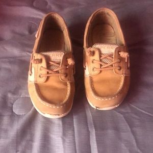 Little girls Sperry’s slid-in shoes.